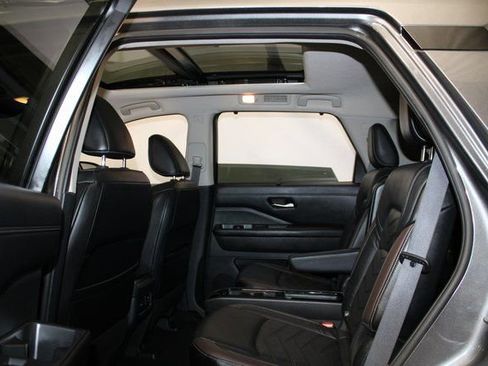 Used 2022 Nissan Pathfinder Platinum w/ Cargo Package image 11