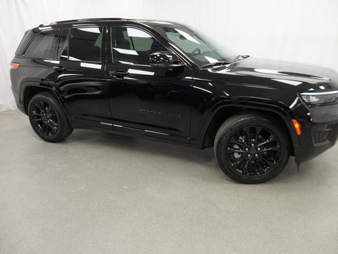 Certified 2023 Jeep Grand Cherokee Overland AWD/4WD image 10