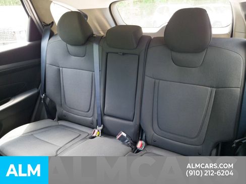 Used 2025 Hyundai Tucson SE FWD image 16