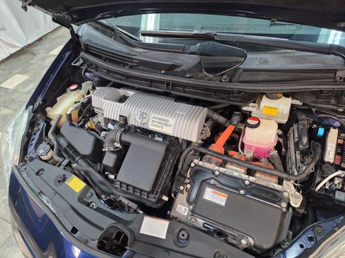Used 2015 Toyota Prius Five w/ Advanced Technology Package FWD image 7