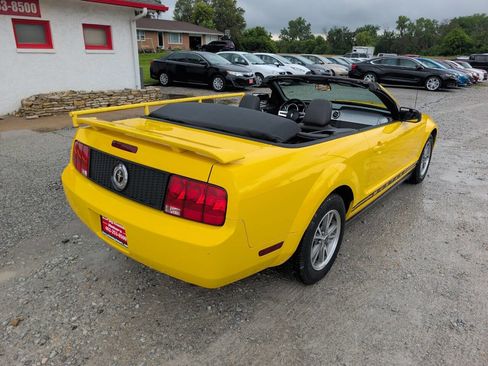 Used 2005 Ford Mustang Premium RWD image 3