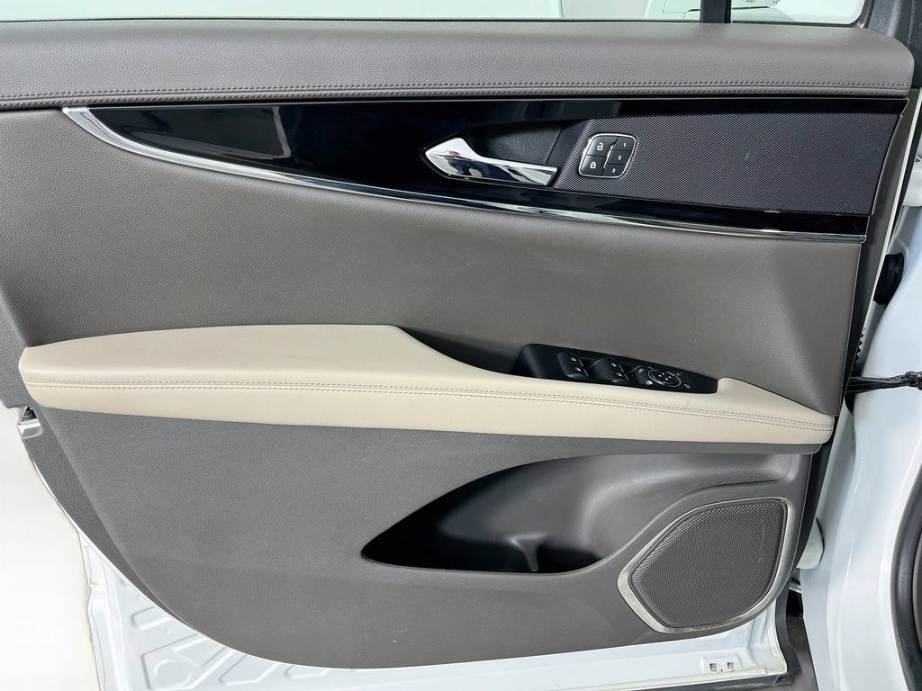 Used 2022 Lincoln Nautilus FWD image 25