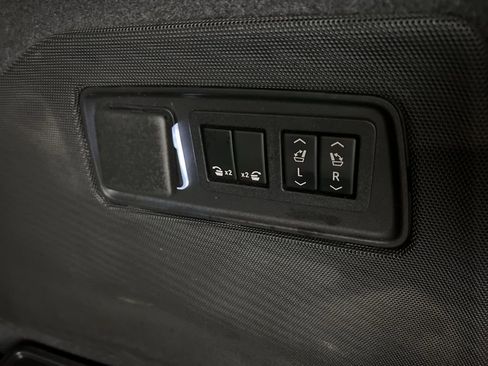 Used 2021 Cadillac Escalade Sport w/ Driver Assist Tech Package image 40