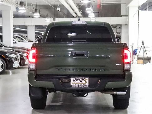 Used 2022 Toyota Tacoma TRD Sport RWD image 3