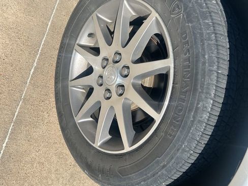 Used 2014 Buick Enclave Leather image 9