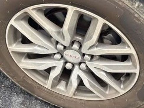 Used 2019 GMC Acadia SLE image 9