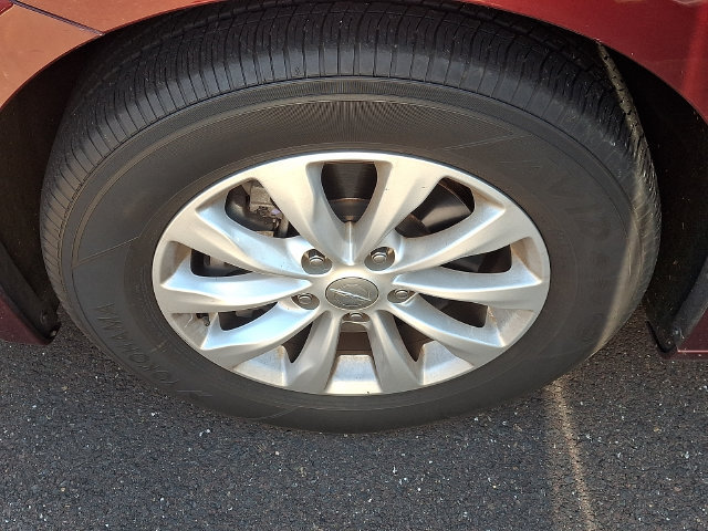 Used 2017 Chrysler Pacifica Touring-L FWD image 3