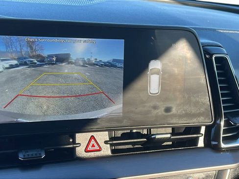 Used 2024 Kia Sportage EX image 17