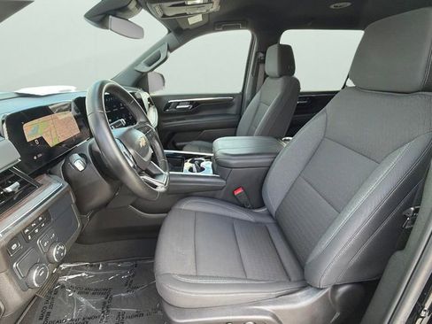 Certified 2025 Chevrolet Suburban LS RWD image 17