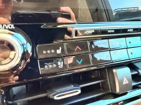 Used 2022 Toyota Highlander Platinum image 14