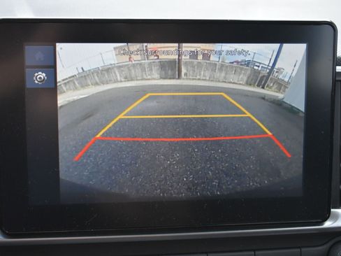 Used 2025 Hyundai Venue SEL FWD image 23