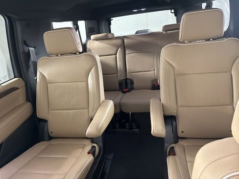 Used 2024 Chevrolet Suburban Premier image 36