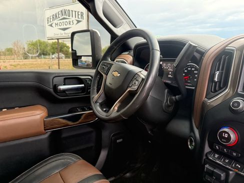 Used 2021 Chevrolet Silverado 2500 High Country w/ Z71 Off-Road Package AWD/4WD image 17