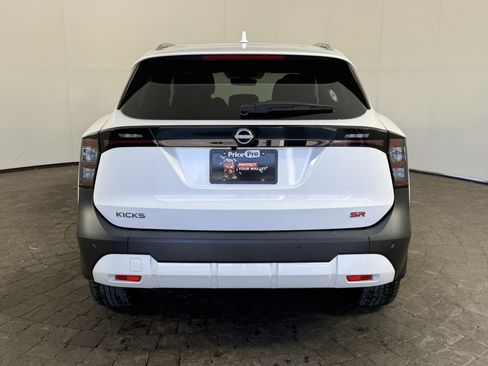 Used 2025 Nissan Kicks SR w/ Illumination Package FWD image 6