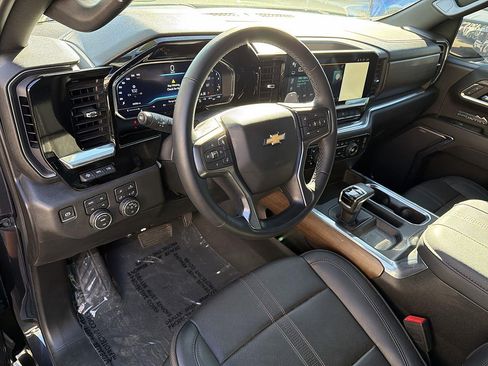 Used 2023 Chevrolet Silverado 1500 High Country w/ Technology Package AWD/4WD image 9