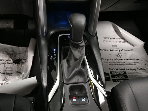 Certified 2022 Toyota Corolla Cross XLE image 16