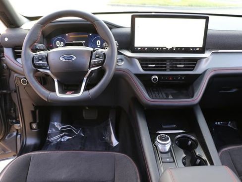 Used 2025 Ford Explorer ST image 17