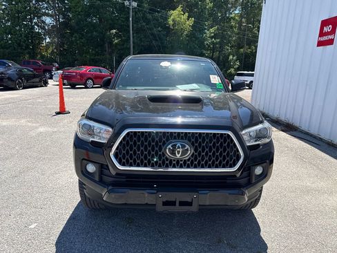 Used 2019 Toyota Tacoma TRD Sport RWD image 2