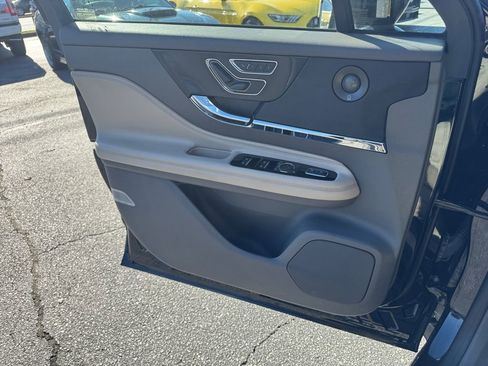 Used 2022 Lincoln Corsair Reserve w/ Luxury Package image 19