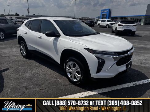 Used 2025 Chevrolet Trax LS image 1