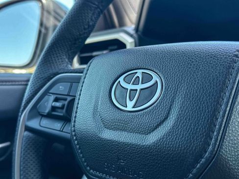 Used 2024 Toyota Tacoma Limited AWD/4WD image 30