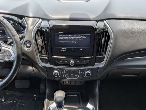 Used 2023 Chevrolet Traverse LT FWD image 19