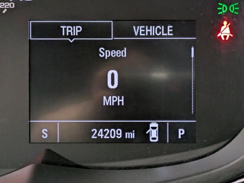 Used 2022 Chevrolet Trax LT w/ LT Convenience Package image 15