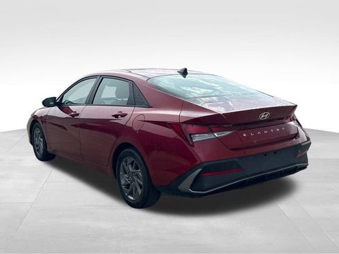 Used 2024 Hyundai Elantra SEL FWD image 7