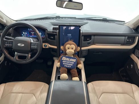 Used 2023 Ford Expedition Platinum image 19