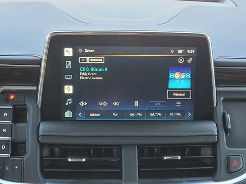 Used 2022 Chevrolet Tahoe Z71 w/ Luxury Package AWD/4WD image 15
