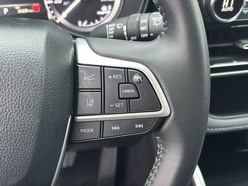 Used 2025 Toyota Highlander LE image 19