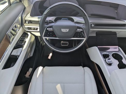 New 2026 Cadillac Vistiq Luxury w/ LPO, Floor Liner Package image 19