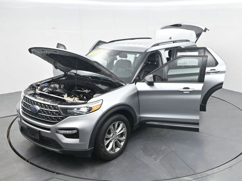 Used 2023 Ford Explorer XLT w/ Equipment Group 202A RWD image 32