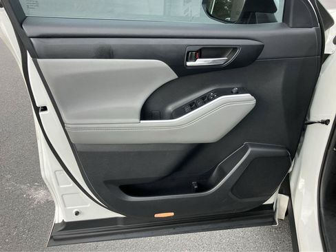Certified 2020 Toyota Highlander XLE FWD image 14