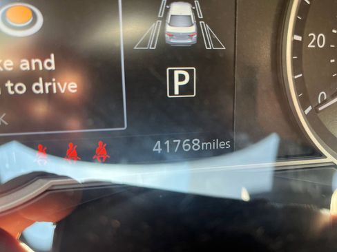 Used 2025 Nissan Versa SV FWD image 38