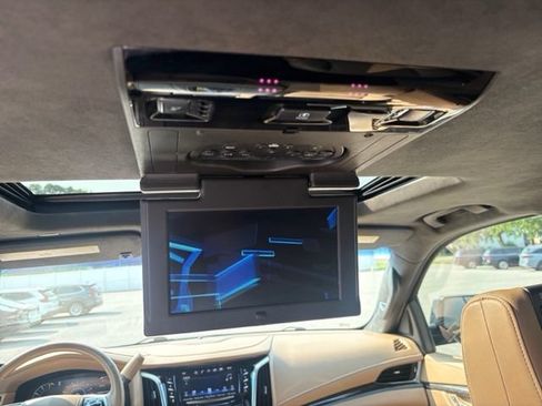 Used 2019 Cadillac Escalade Platinum AWD/4WD image 22