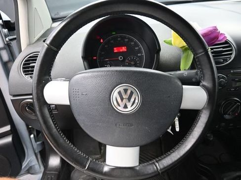 Used 2009 Volkswagen Beetle Coupe FWD image 17