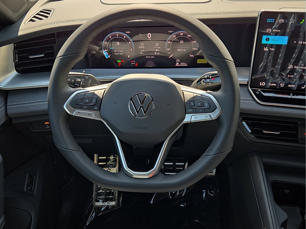 New 2026 Volkswagen Tiguan SE R-Line FWD image 14