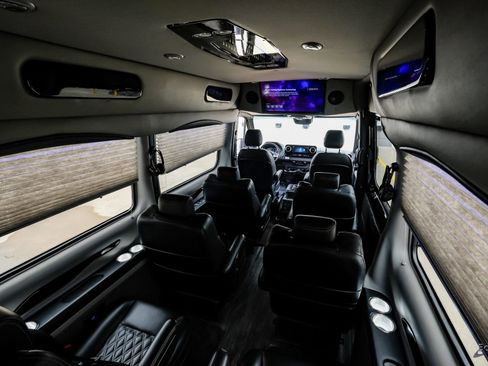 Used 2024 Mercedes-Benz Sprinter 2500 image 97