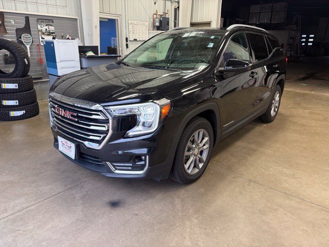Used 2024 GMC Terrain SLT AWD/4WD image 2