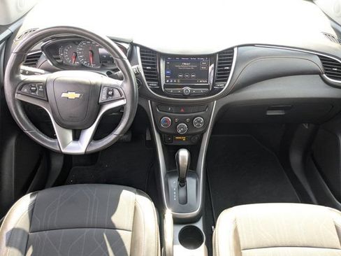 Used 2022 Chevrolet Trax LT w/ LT Convenience Package AWD/4WD image 15