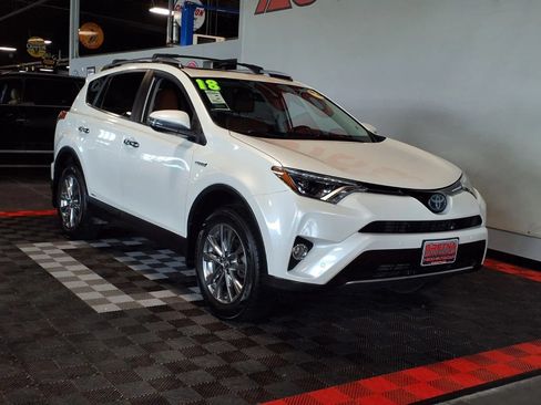 Used 2018 Toyota RAV4 Limited AWD/4WD image 2
