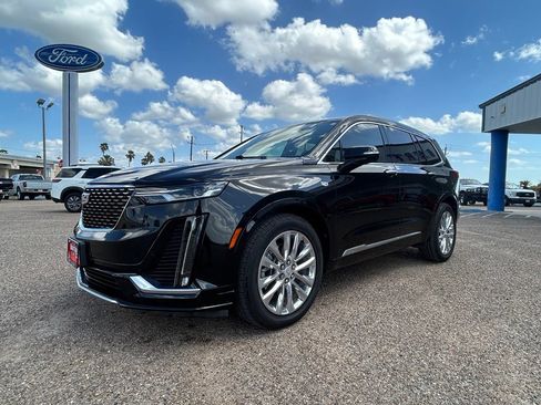 Used 2022 Cadillac XT6 Premium Luxury FWD image 3