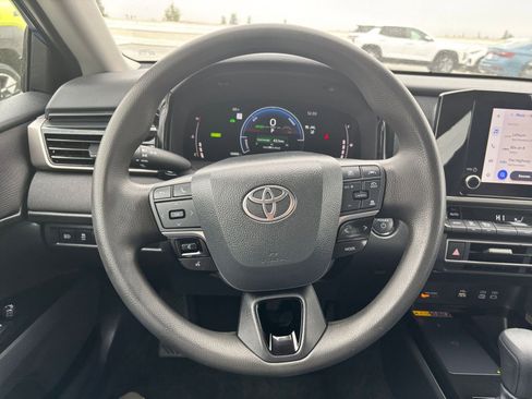 Used 2025 Toyota Camry LE image 25