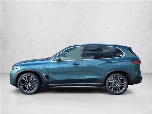 New 2026 BMW X5 xDrive50e w/ Premium Package image 5