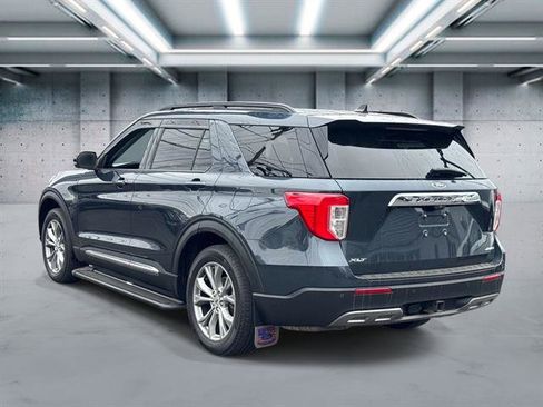 Used 2022 Ford Explorer XLT w/ Equipment Group 202A image 6