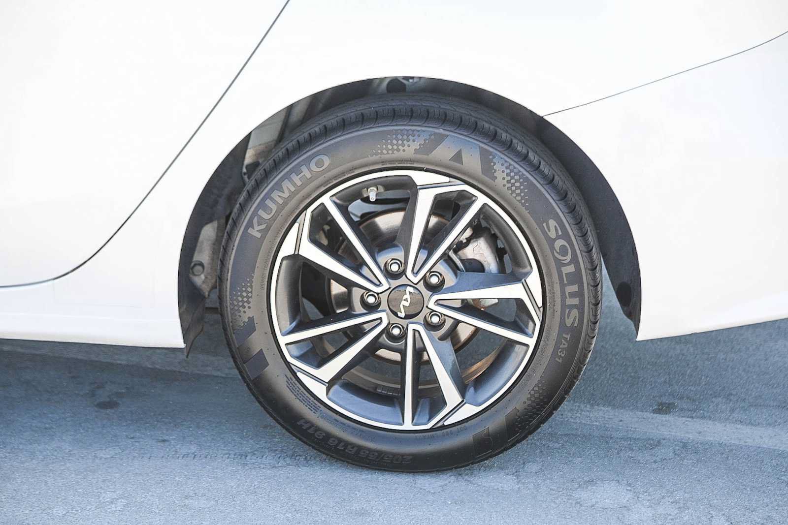 Used 2023 Kia Forte LXS w/ LXS Technology Package FWD image 11