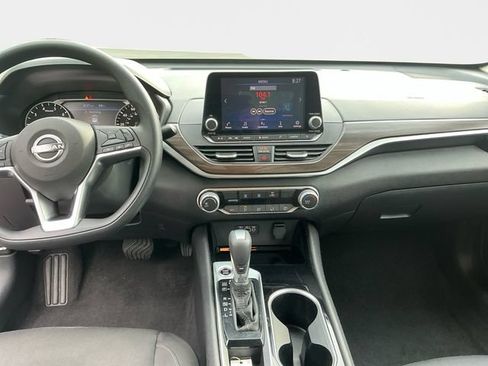 Used 2024 Nissan Altima 2.5 SV FWD image 11