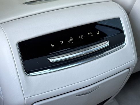 Used 2021 Cadillac Escalade Premium Luxury Platinum image 45