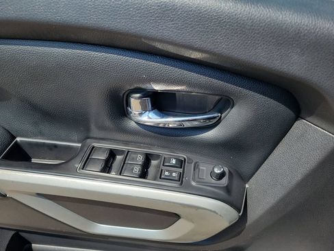 Used 2017 Nissan Titan PRO-4X AWD/4WD image 30